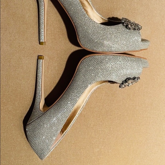 Beautiful never been worn silver pumps! Looks great for any formal event. - Picture 3 of 8